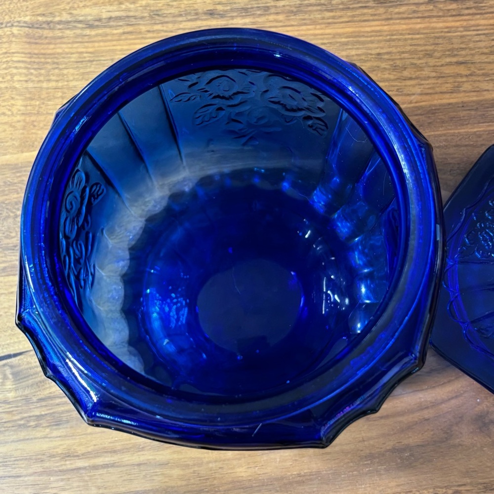 Vintage cobalt glass Mayfair / Open Rose cookie jar with lid, reproduction - Picture 5 of 10